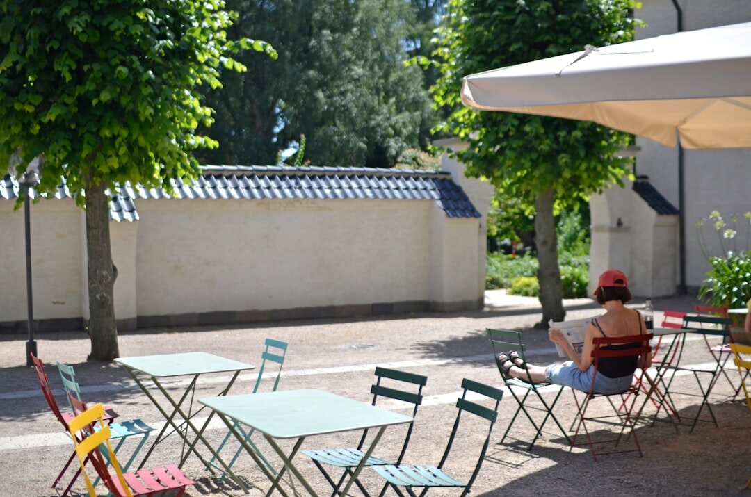 woman reading in cafe
